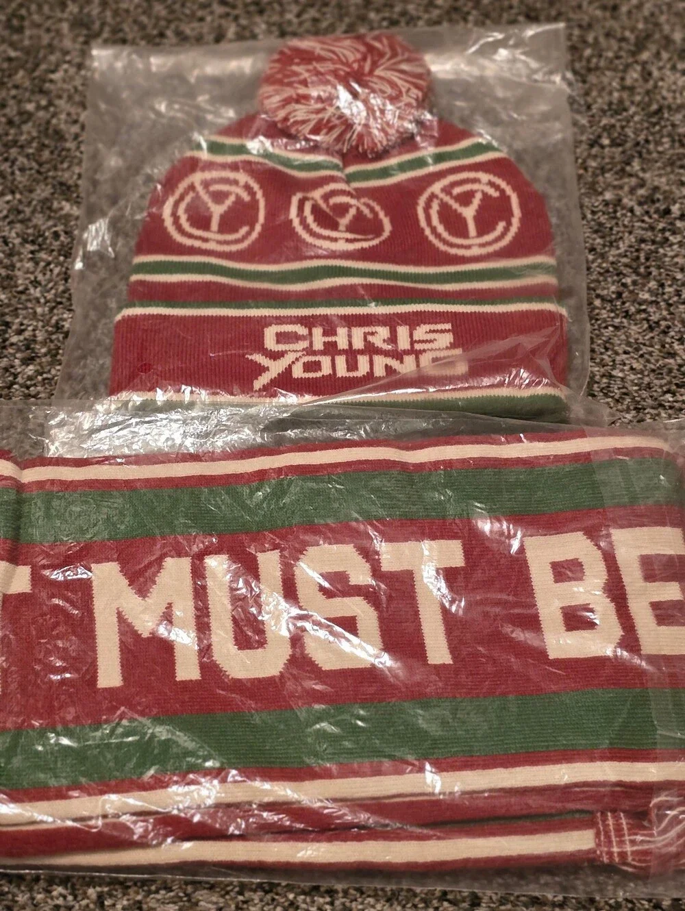 Chris Young It Must Be Christmas Tour Knit Beanie Hat & Scarf Set NIP